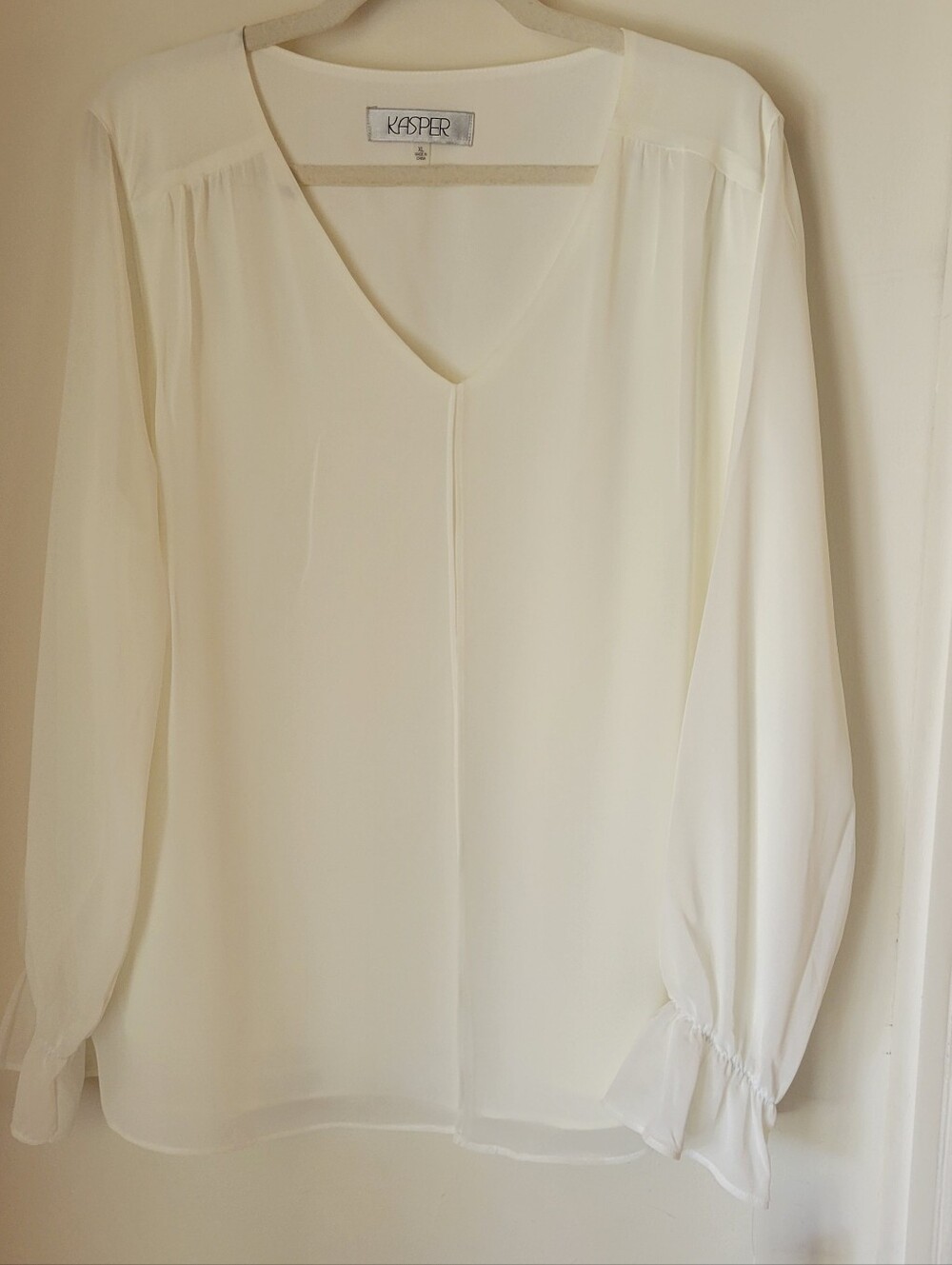 Kasper Ivory V-Neck Long Sleeve Blouse